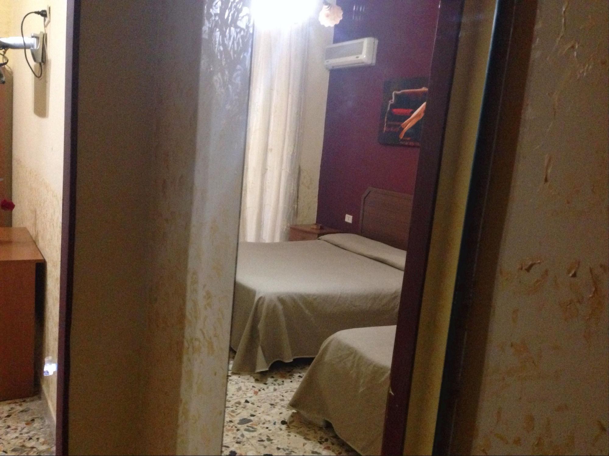Hotel Poker Nápoly Kültér fotó