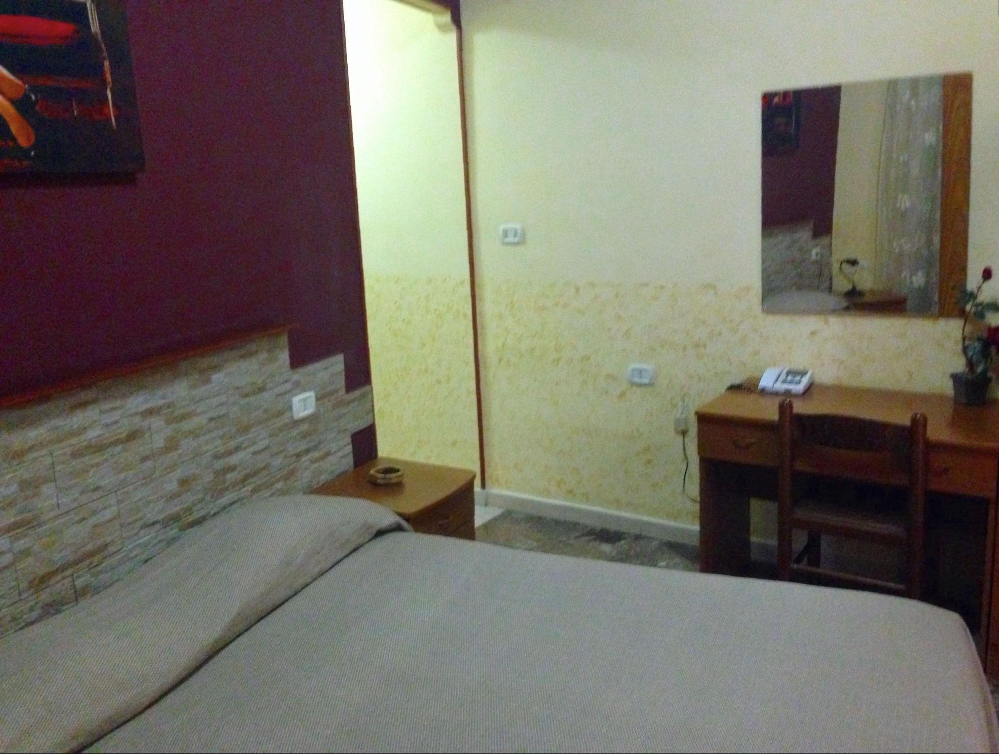 Hotel Poker Nápoly Kültér fotó